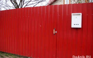 Как правильно крепить металлопрофиль на забор?